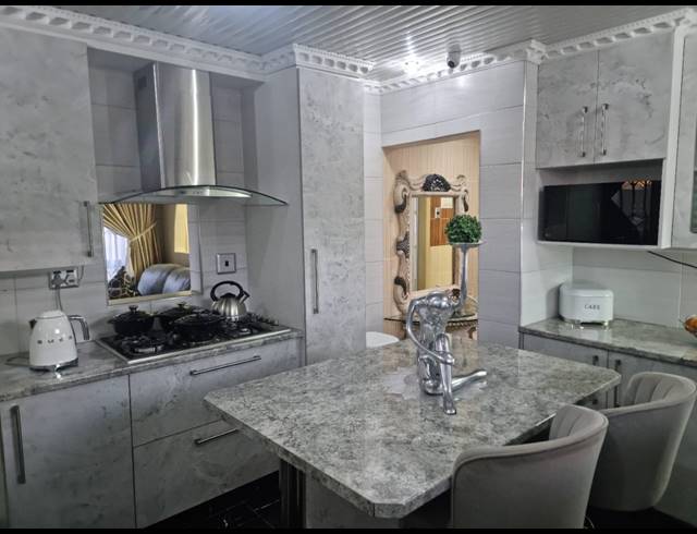 2 BEDROOM HOUSE FOR SALE IN SEBOKENG ZONE 11